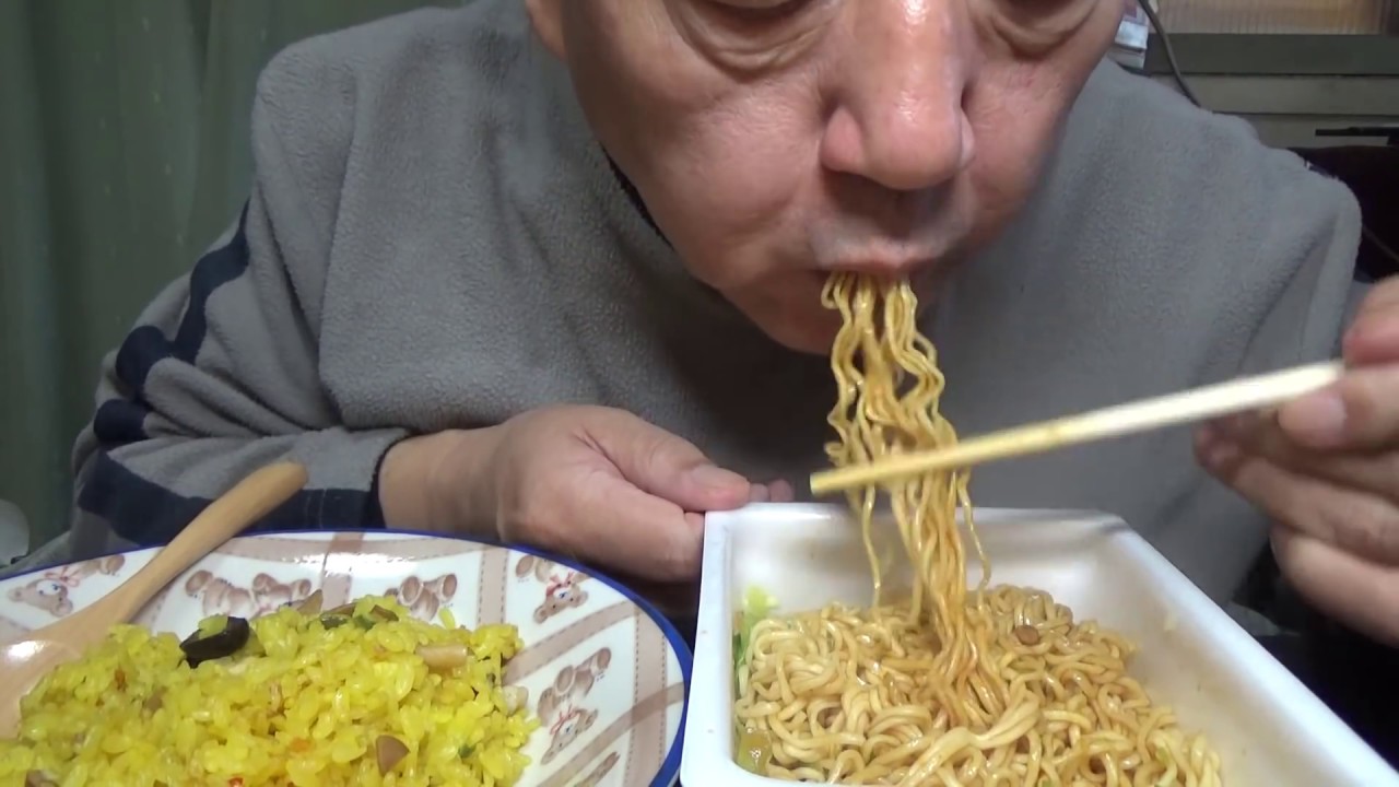 [頑固おやじ]ペヤング激辛カレー焼きそばとパエリアを頂きます。