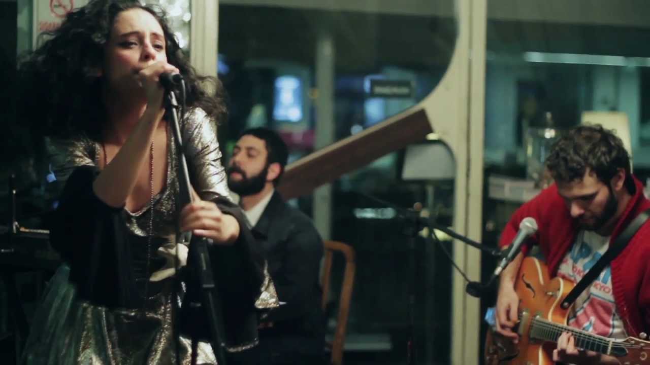Yasemin Mori - Üzerimde Kehanetin (Live)