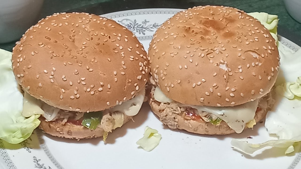 Chicken  Cheese Burger Without Patty | Street Style Burger at Home | Quick and tasty Burger 🍔 