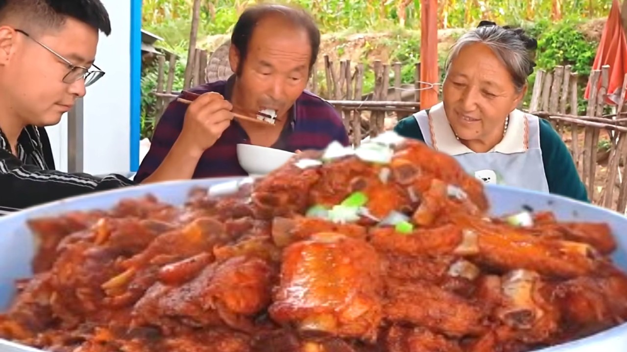 今天做红烧排骨吃，亮亮说好久没吃我做的肉都瘦了 ，朋友们你们信么？#生活的烟火气息