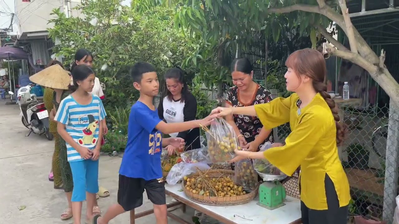 Anh Dũng Bên Úc Mua Mão Trái Cây Của Hai Mẹ Con Bán Tặng Bà Con / Nhà Quê #476