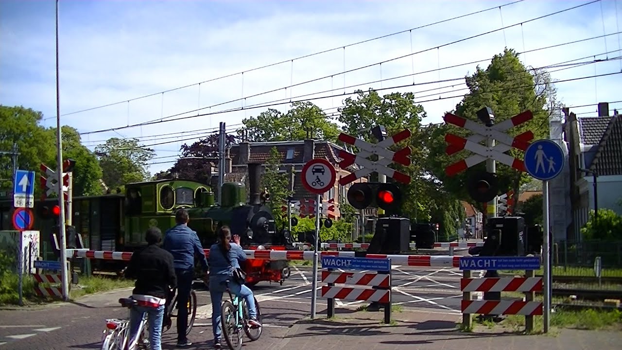 Spoorwegovergang Hoorn // Dutch railroad crossing