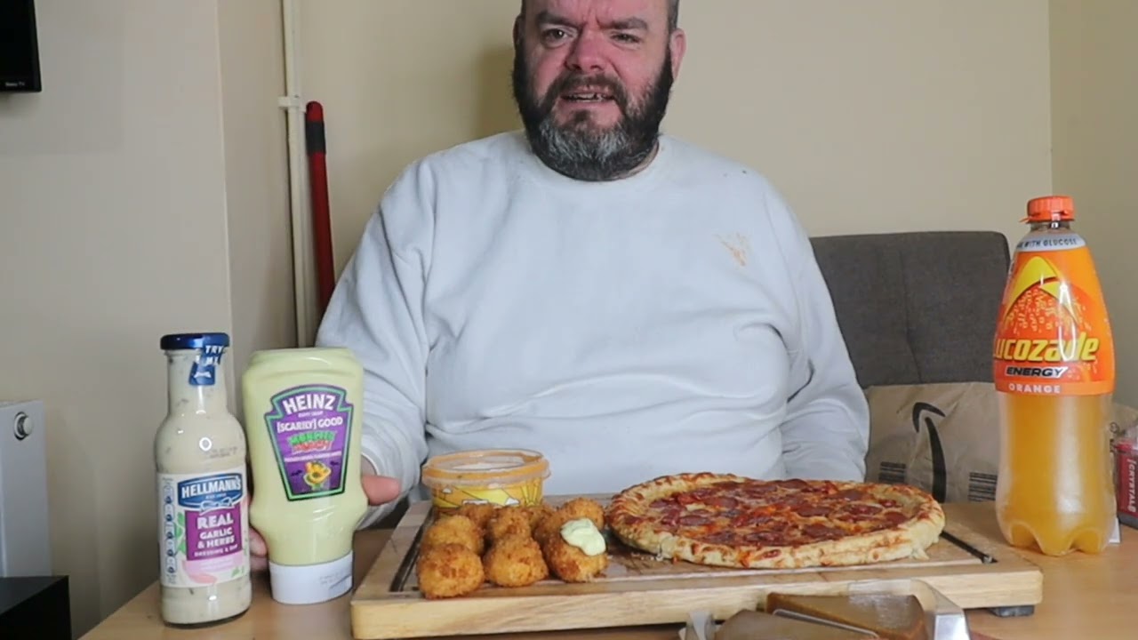 New camera lens and having pizza and mac and cheese bites and desert uk mukbang