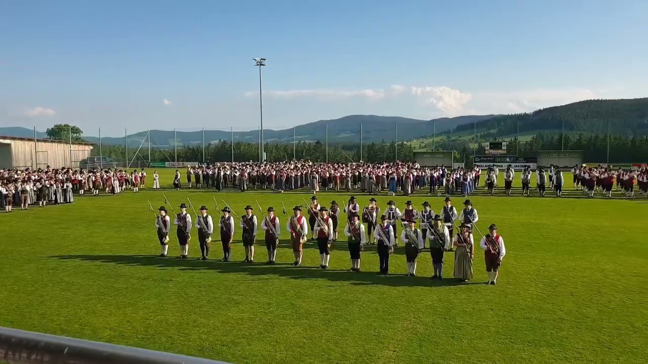 18. Musikkapellen spielen in St. Jakob - Fried'l in Lechen Marsch (Offizielles Video)