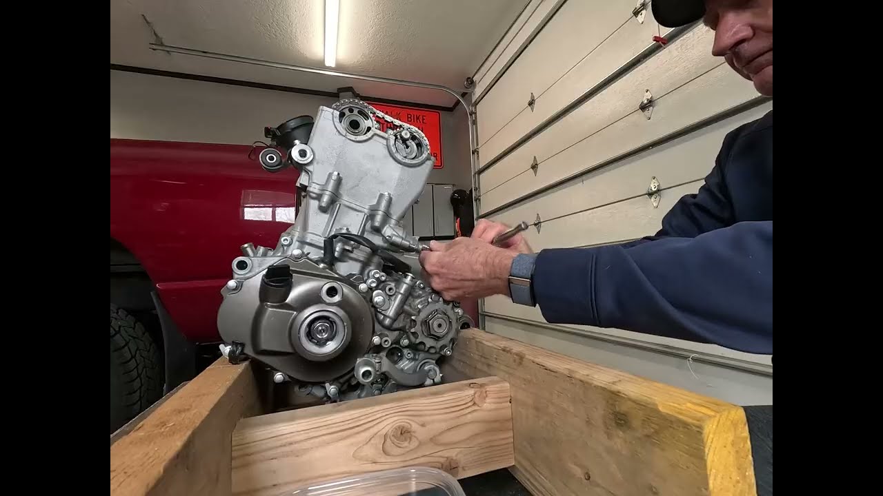 YZ450f Top-End rebuild while the engine is out of the frame due to my need to fix the drain plug.