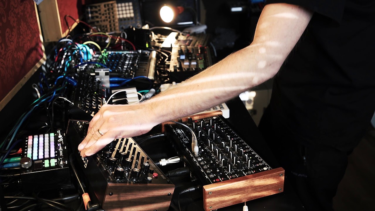 ADAM VANDAL studio session 3 [D-FAM / MODEL:SAMPLES / TANZBAR / ROLAND SE-02 / ZOIA / KORG EA-1]