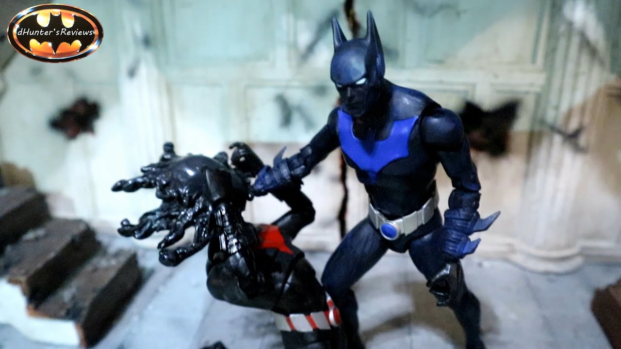Обзор и сравнение фигурки Бэтмена будущего от McFarlane DC Multiverse Inque.