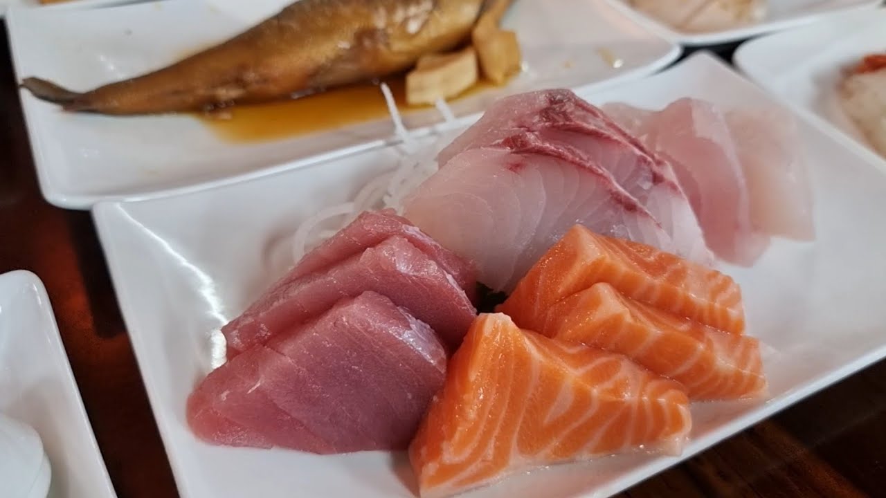 Fresh & affordable sashimi [Di Hua Street, Taipei, Taiwan]