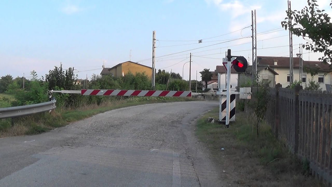 Passaggio a livello di via Bosca in HD - Classe (RA) p.2 // Level Crossing