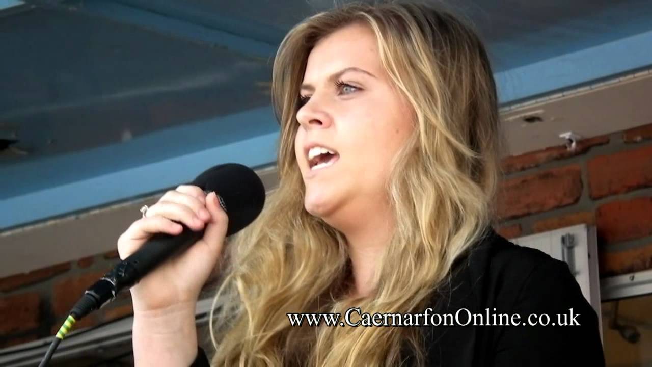 Katrin Hopkins singing at the Caernarfon Festival 2012