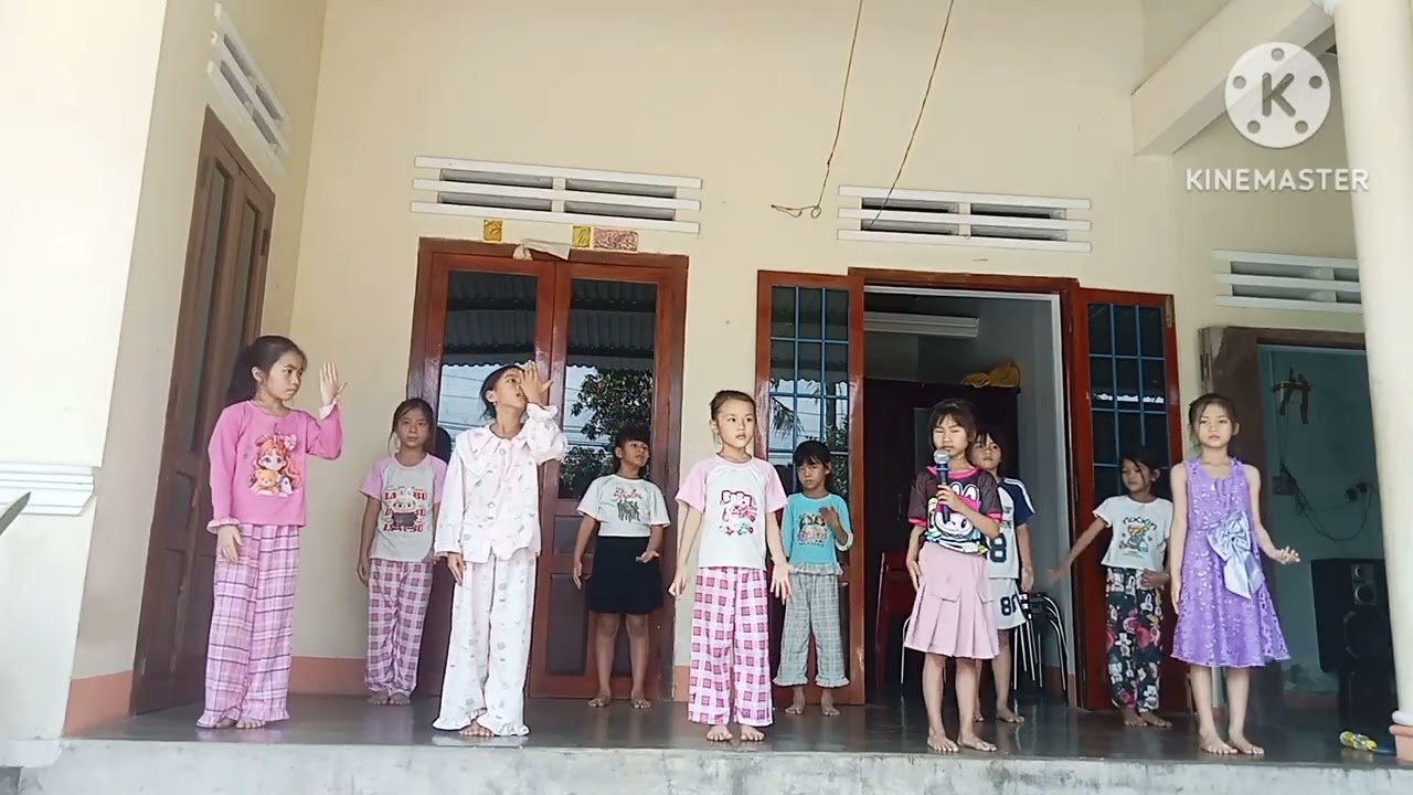 Hát múa MỘT VÒNG VIỆT NAM. tập dợt 