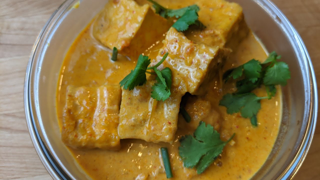 Vietnamese tofu curry with sweet potatoes and yucca (Vegan)