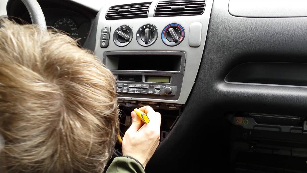 Honda Civic EP4 dashboard center panel removal