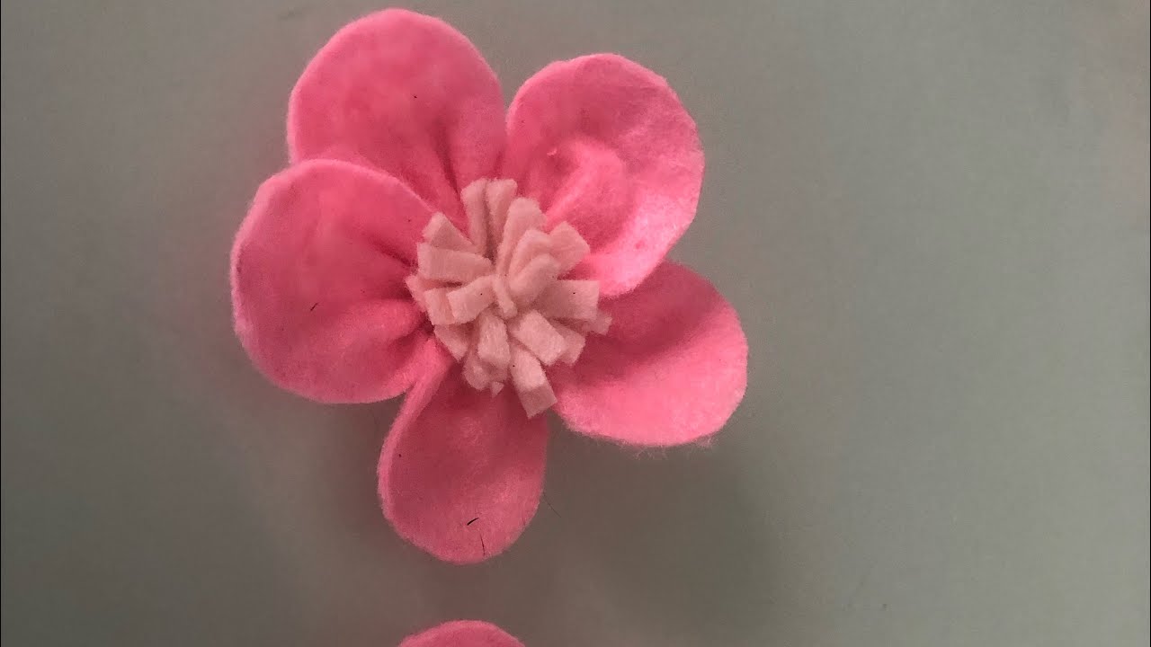 Como hacer flor vaiana/moana en fieltro/flor perlo de vaiana/como fazer flor de filé moana