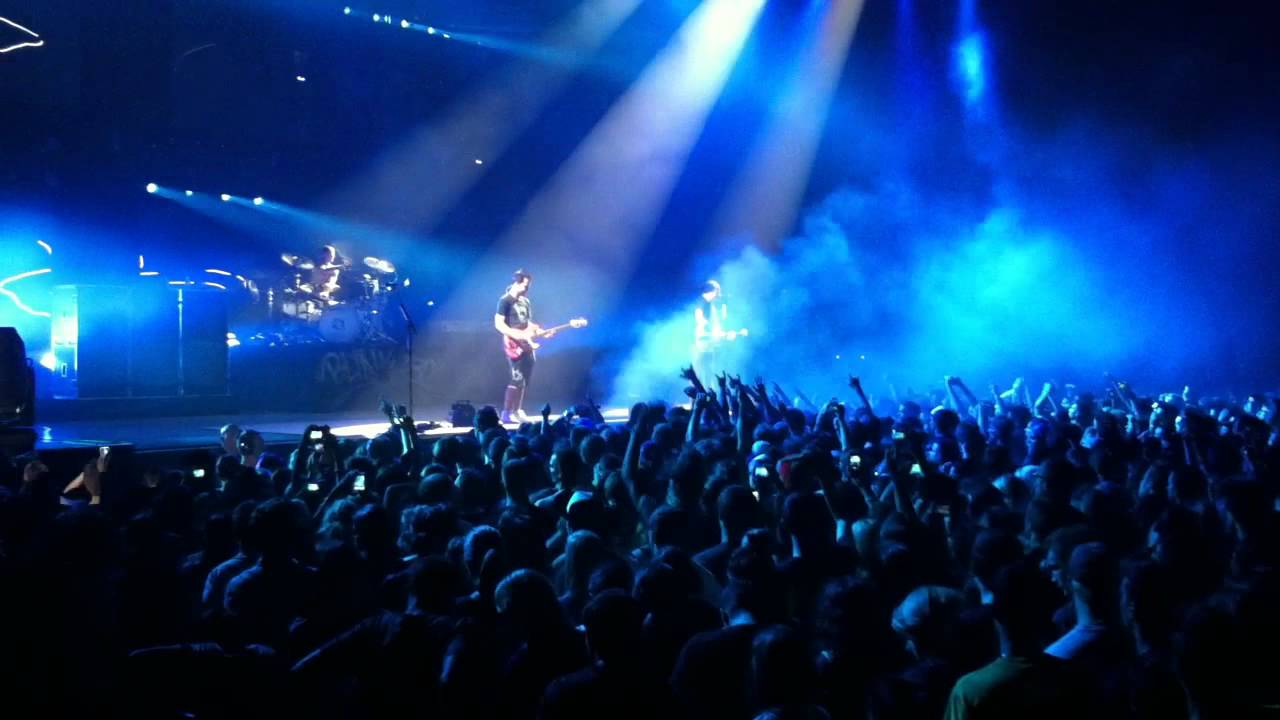 Blink 182 - Encore - August 16 2011 - Bell Center Montreal