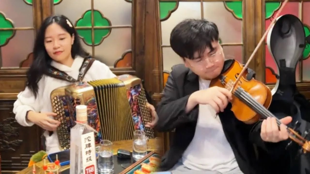 手风琴女孩和一群音乐人喝酒有什么不一样，今天带大家沉浸式体验一下音乐人的酒局！音乐人音乐魂！【李楚然手风琴】