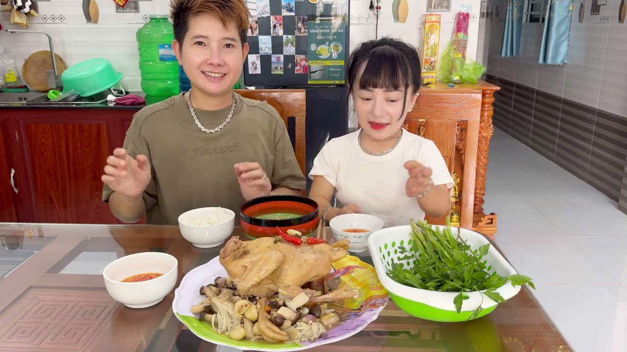 Kh&aacute;nh Nhốt Ut Mini Ở Nh&agrave; 1 M&igrave;nh Kh&ocirc;ng V&agrave; C&aacute;i Kết V&agrave;o Bếp L&agrave;m M&oacute;n G&agrave; Hấp Si&ecirc;u Ngon. || Ut Mini.