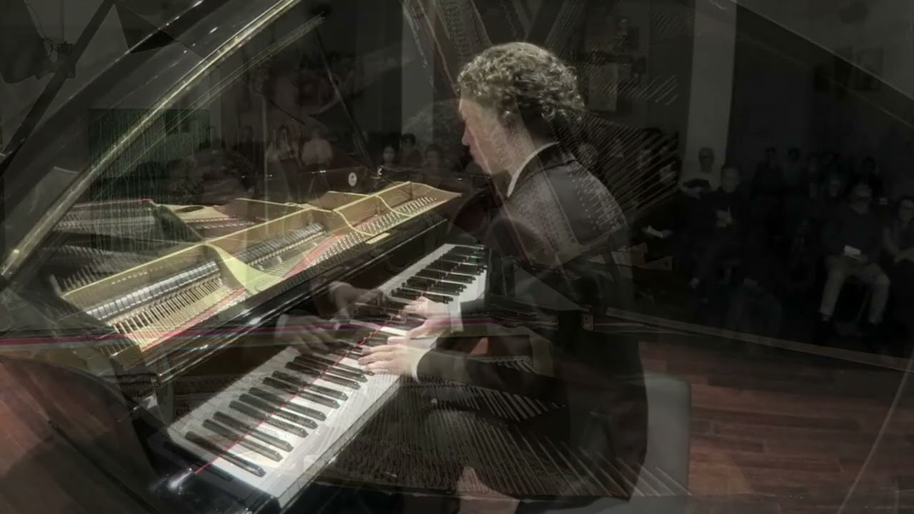 Ave María de Sigvaldi Kaldalóns (Arr. Víkingur Ólafsson),  Wiktor Gasior piano