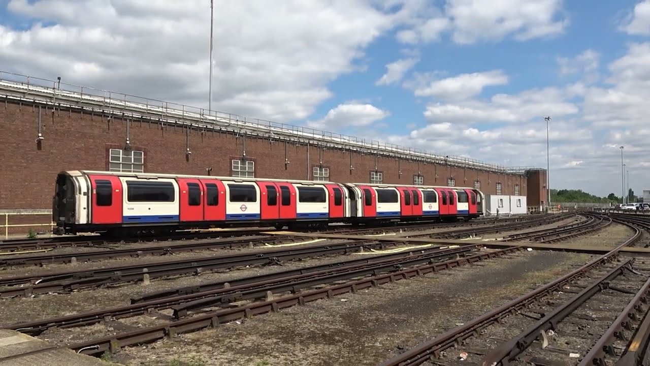 London Underground 1992 Stock 93208 and 91329 shunting at Ruislip Depot