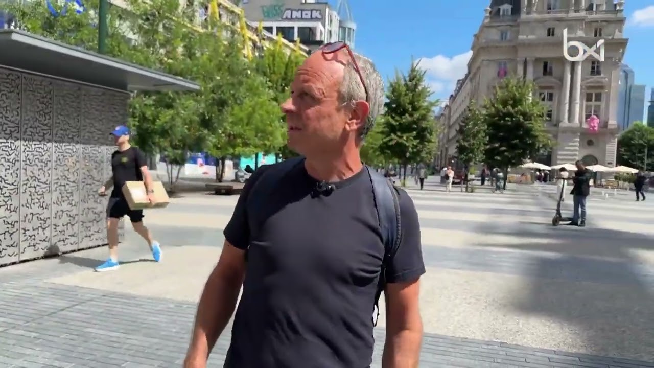 Un photographe transforme les chantiers bruxellois en terrains de jeu surr&eacute;alistes