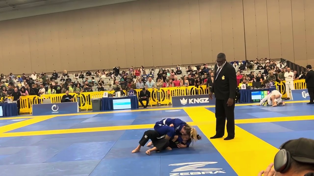 White belt women’s roosterweight jiu Jitsu com finals
