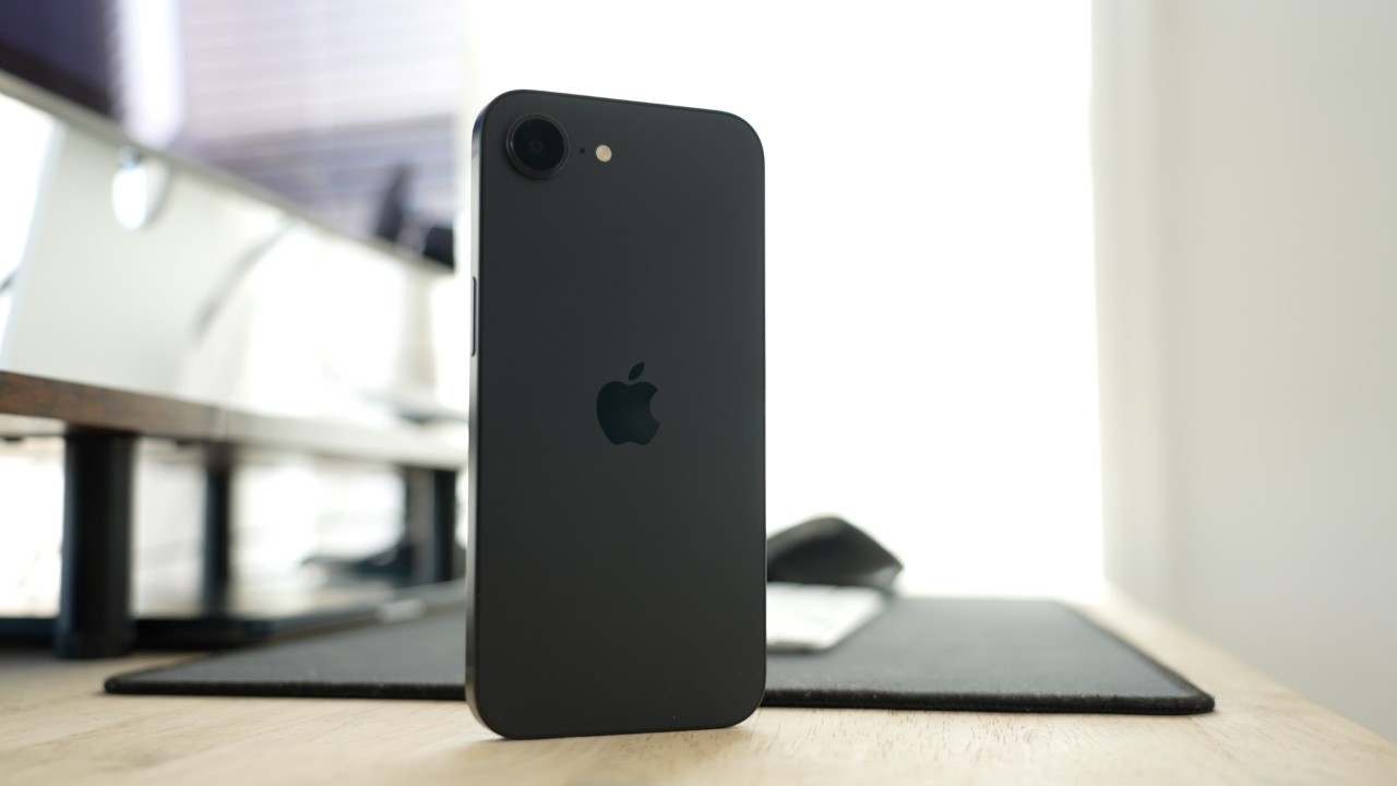 Посмотрите это видео перед покупкой iPhone 17e.