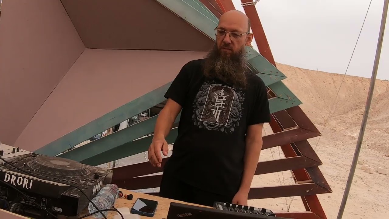 Kindzadza plays 🪗, Psykovsky dances 🕺 in Israeli desert 🏜, Meshulash project ⚠️ 25.4.2024 Part 1