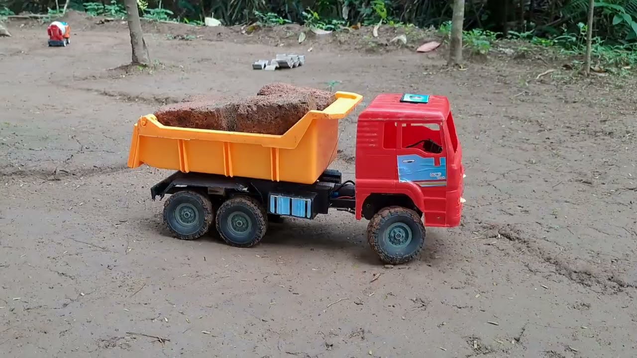 Proyek Pengangkutan Kayu Tak Kunjung Selesai Mobil Truk Terus Jalan Sampe Tuntas