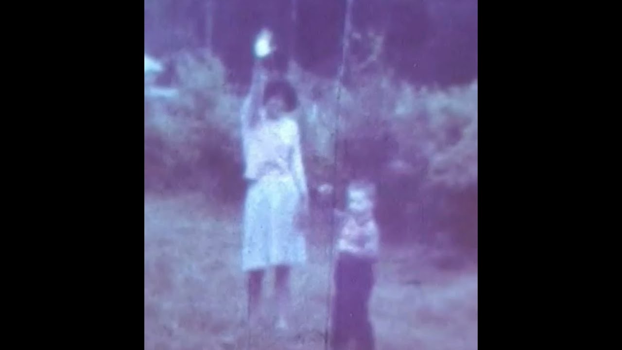1965-67 год. Моё детство, я, мама, папа, наши родственники, птичка в клетке и ёжик.