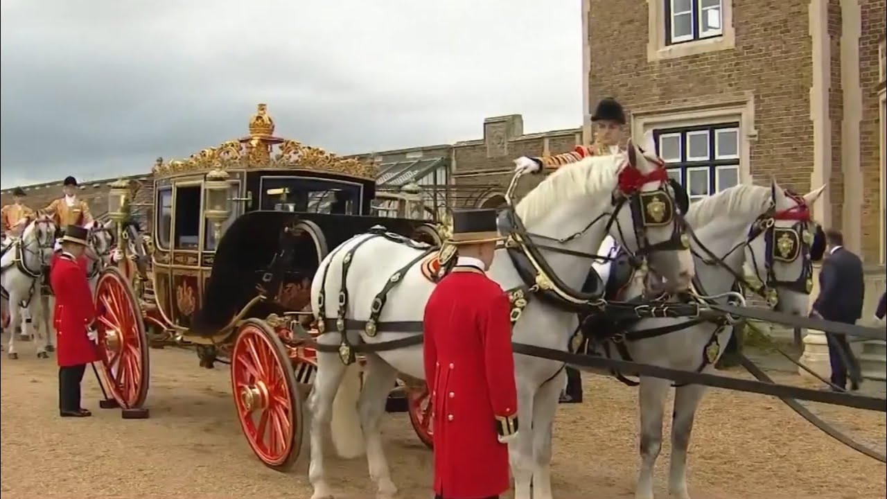 Royal Family welcomes the Trumps to Windsor Castle with carriage procession