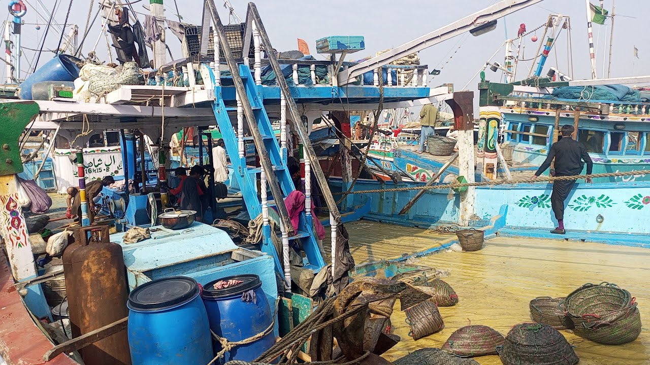 Pakistan karachi fishing boat bigger fish boat