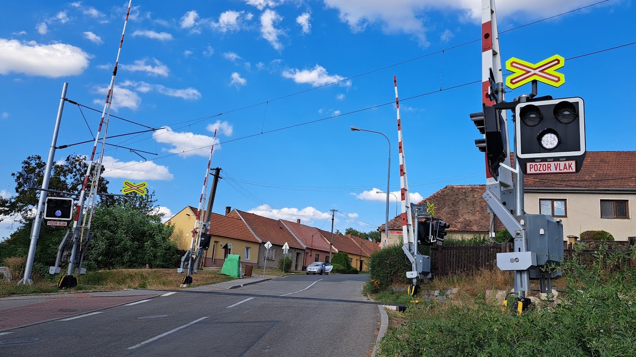 Železniční přejezd Brno-Holásky #1 - 7.9. 2024 (Czech Level Crossing)