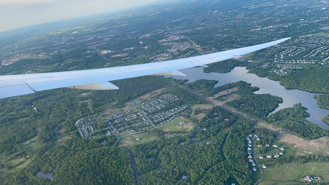 United Airlines Boeing 787-8 Dreamliner Pushback, Taxi and Takeoff from Washington DC (IAD)