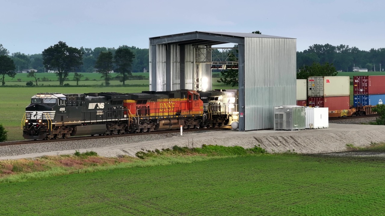 Яркий свет, скоростные камеры и искусственный интеллект: как компания Norfolk Southern инспектиру...