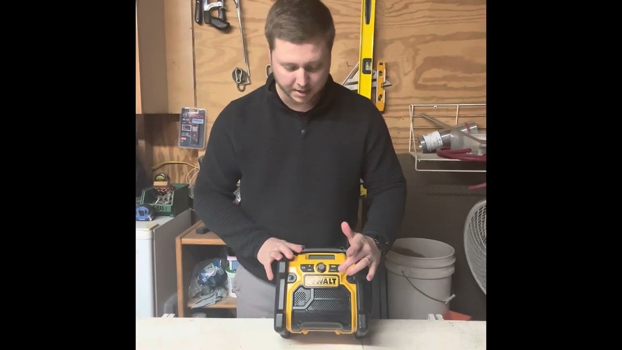 Review!!! DeWalt Battery Powered Jobsite Radio