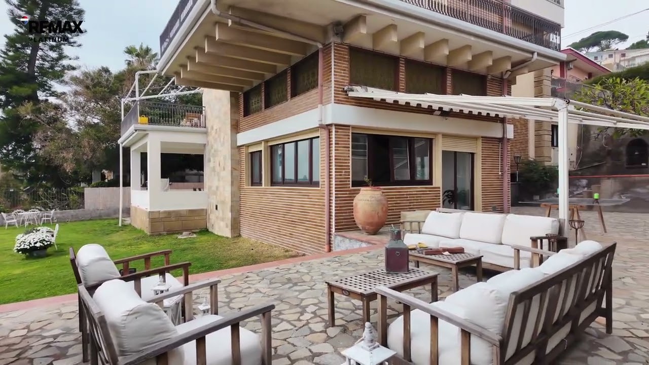Casa indipendente in vendita in via Maganuco ad Acitrezza (CT)