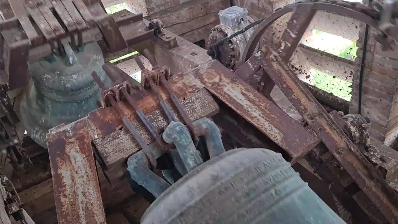 Vol&eacute;e des deux cloches ~ &Eacute;glise Saint-Loup de Saint-Loup-Cammas (31)