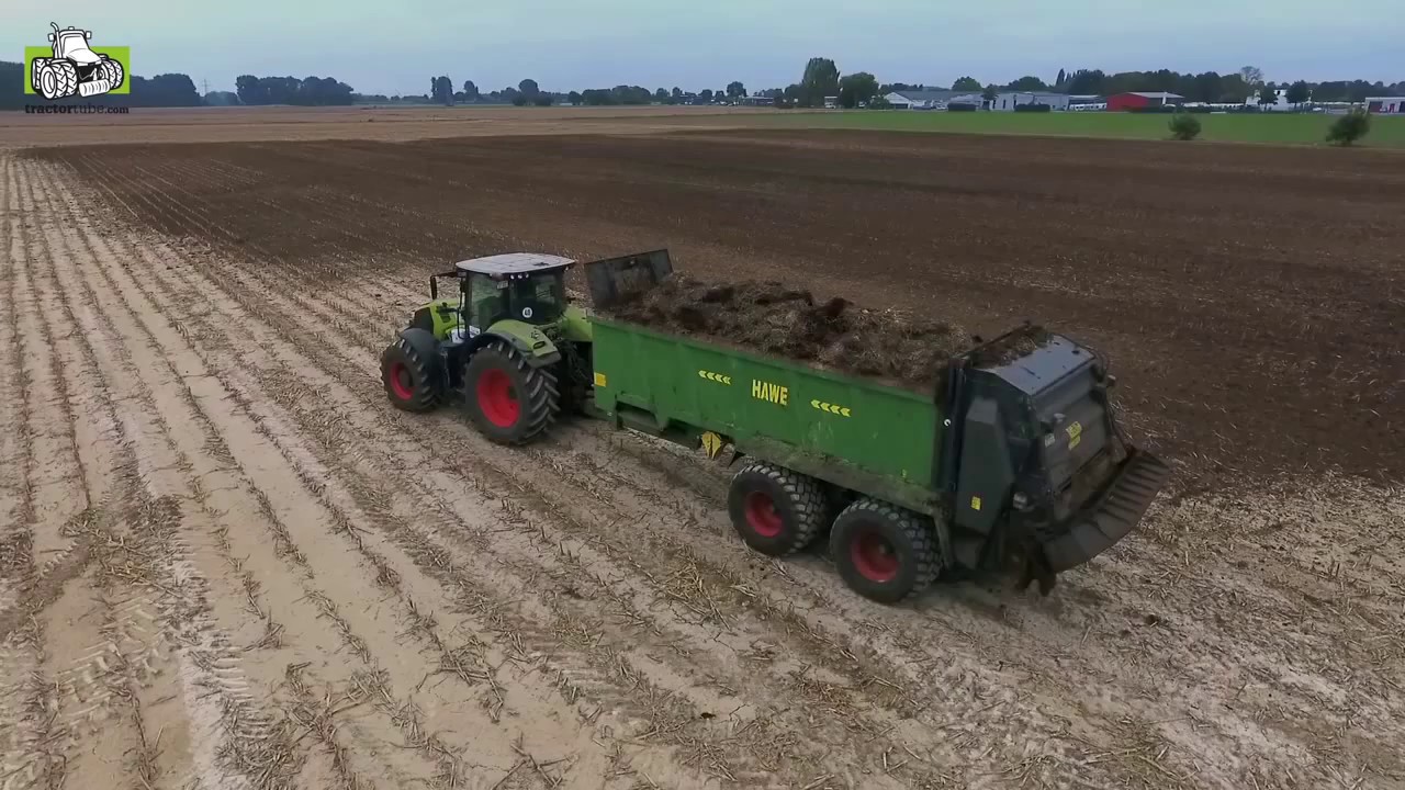 Stal mest strooien met nieuwe Hawe meststrooier Trekkerweb