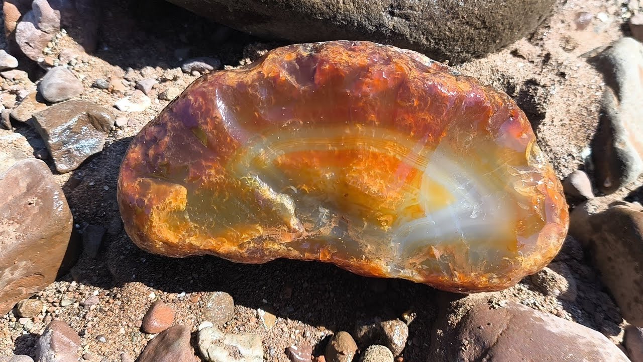 As BELEZAS escondidas em meio a PEDRAS de Basalto, cascalhos. TODAS tem seu valor. TERAPIA E COLEÇÃO