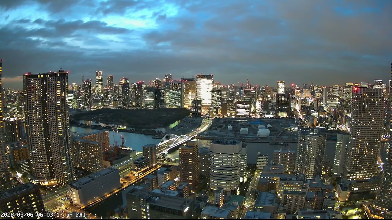東京ライブカメラ 4K | 港区・築地 | 夕焼けと都心の景色 | 2026-03-06