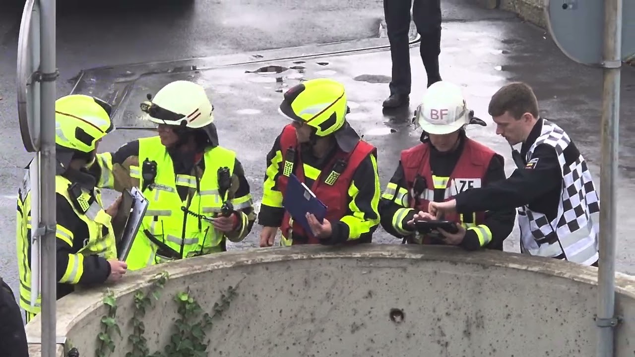 Feuerwehr Münster mit Blaulicht zum UKM Münster ++ Werkfeuerwehr UKM #Feuerwehr #Übung 3 Löschzüge