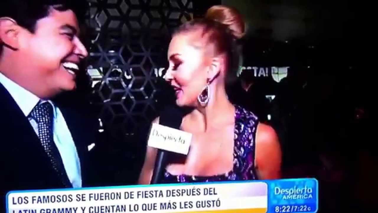 Publico piden Beso a Angelique Boyer Y Sebastian Rulli #LatinGrammy