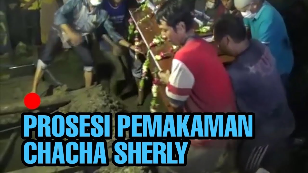 Ibunda Chacha Sherly Histeris Saat jenasah Datang di Sidoarjo