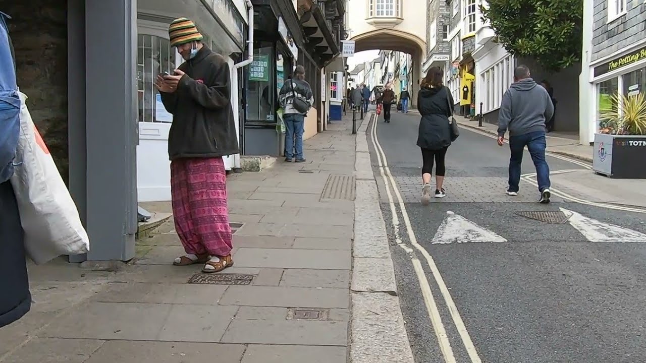 TOTNES DEVON HIGH STREET WALK