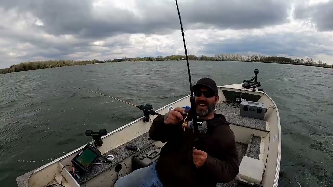 this Northwest Iowa lake is on FIRE crazy Walleye BITE!!!!!!!!!!!!!!!!