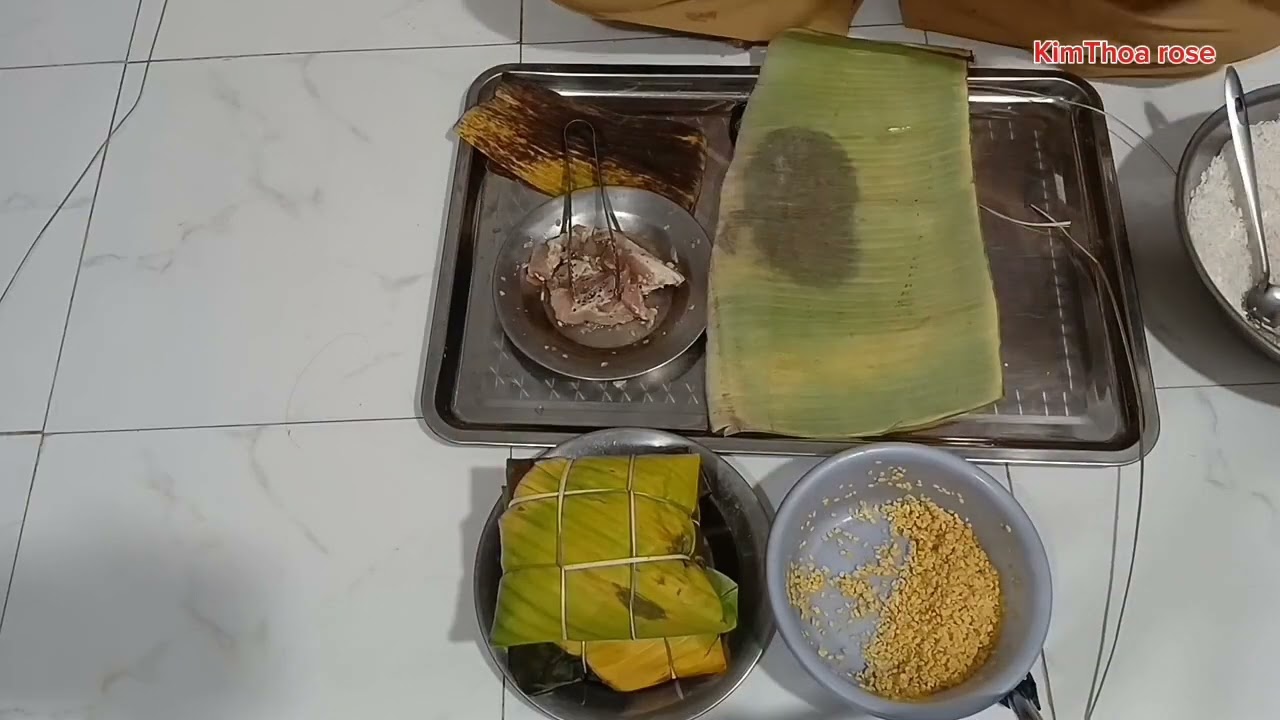 Tập gói bánh chưng cúng tết
