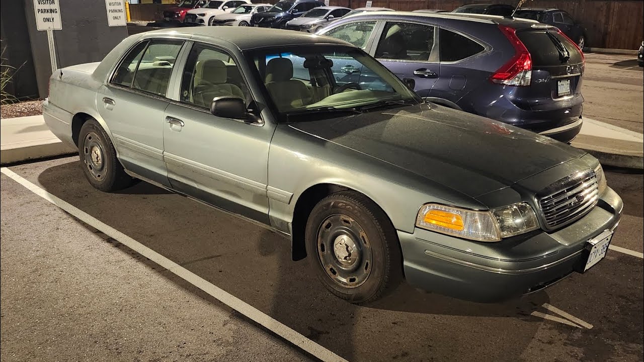 2005 Ford Crown Victoria LX  [walk-around]