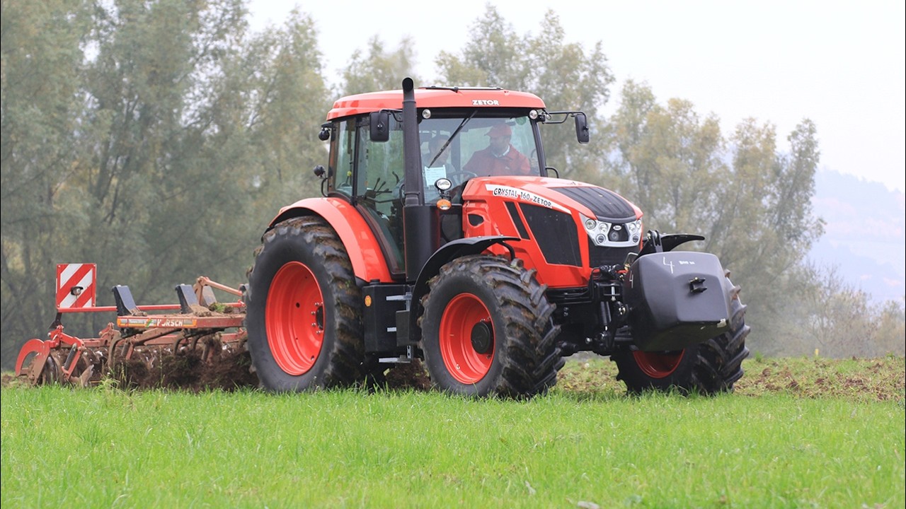 Zetor Crystal 160 working with Horsch Terrano cultivator
