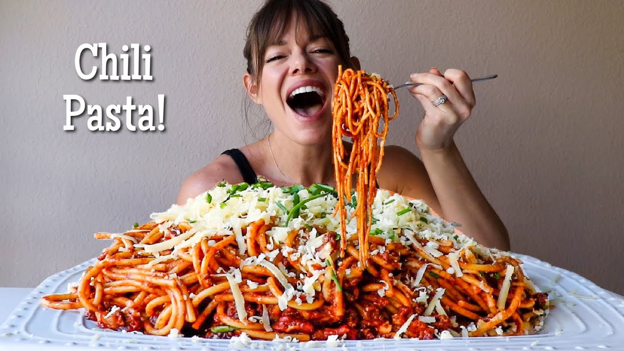 Chipotle Chocolate Chili Bucatini MUKBANG with Shredded White Cheddar + Chives!