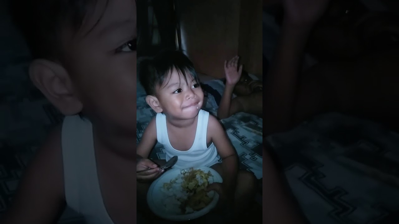 10/01/2020 dede hanan lg makan sendiri. anak pinter😘😘😘